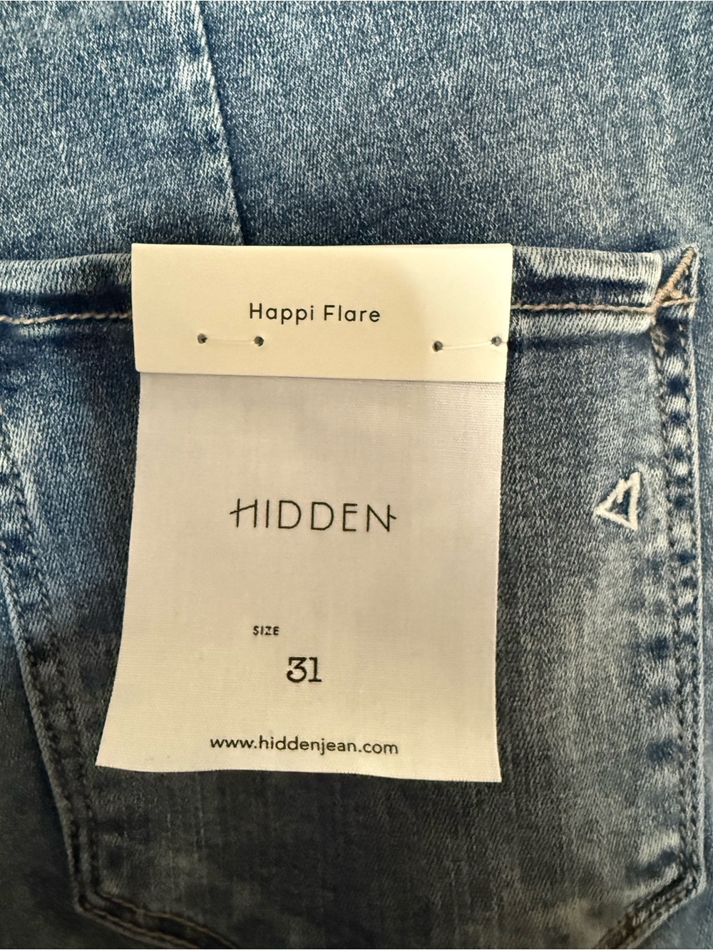 Hidden Happi Flare pocketless jeans nwt